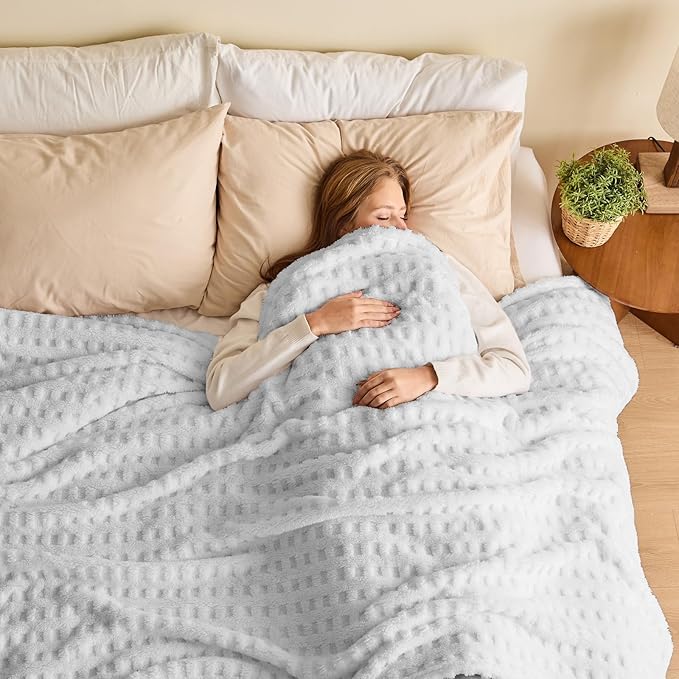 NEWCOSPLAY Super Soft Queen Blanket White Premium Silky Flannel Fleece 3D Waffle Checkered Lightweight Bed Blanket All Season Use (White, Queen(90"x90"))