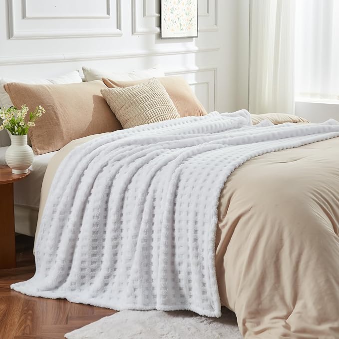NEWCOSPLAY Super Soft Queen Blanket White Premium Silky Flannel Fleece 3D Waffle Checkered Lightweight Bed Blanket All Season Use (White, Queen(90"x90"))