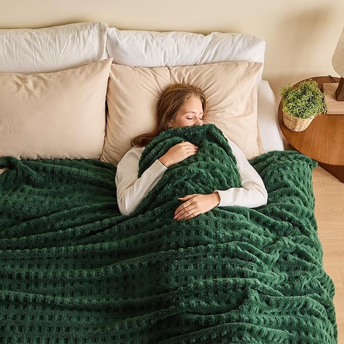 NEWCOSPLAY Super Soft King Blanket Green Premium Silky Flannel Fleece 3D Waffle Checkered Lightweight Bed Blanket All Season Use (Dark Green, King(90"x110"))