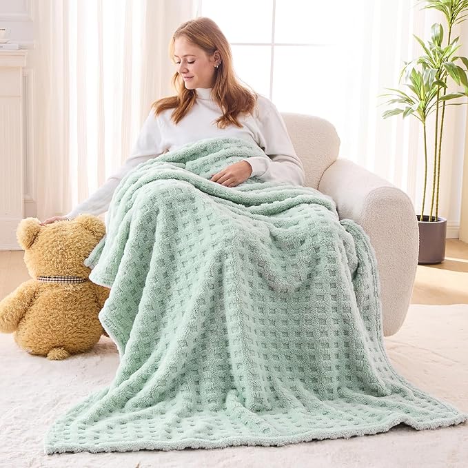 NEWCOSPLAY Super Soft Twin Blanket Green Premium Silky Flannel Fleece 3D Waffle Checkered Lightweight Bed Blanket All Season Use (New Sage Green, Twin(60"x80"))