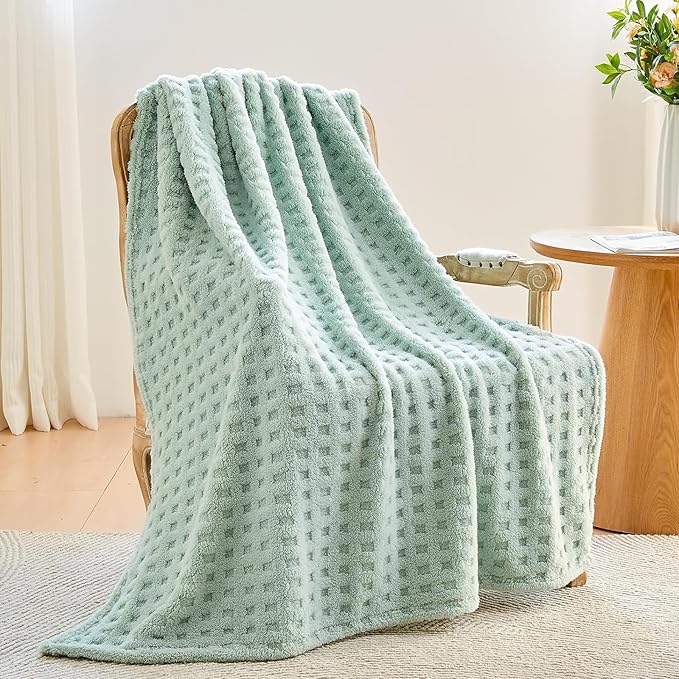 NEWCOSPLAY Super Soft Twin Blanket Green Premium Silky Flannel Fleece 3D Waffle Checkered Lightweight Bed Blanket All Season Use (New Sage Green, Twin(60"x80"))