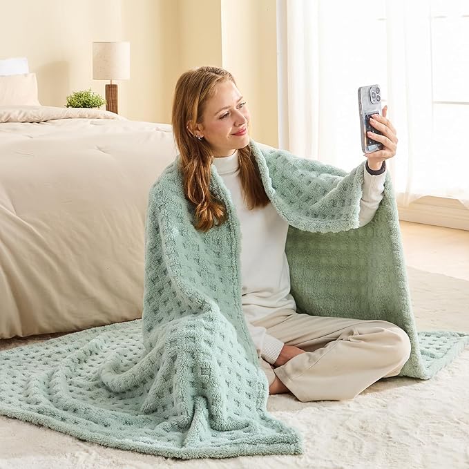 NEWCOSPLAY Super Soft Twin Blanket Green Premium Silky Flannel Fleece 3D Waffle Checkered Lightweight Bed Blanket All Season Use (New Sage Green, Twin(60"x80"))