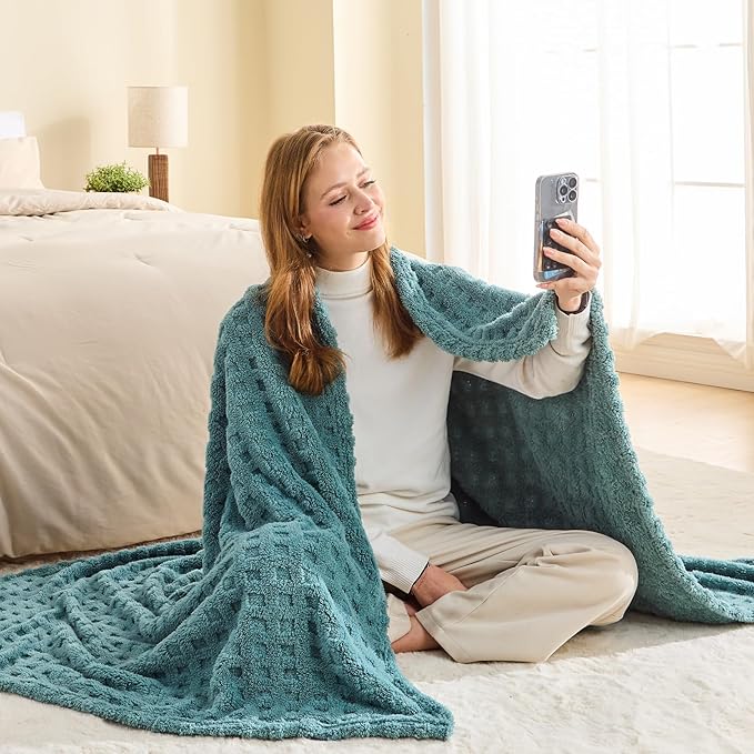 NEWCOSPLAY Super Soft Queen Blanket Teal Premium Silky Flannel Fleece 3D Waffle Checkered Lightweight Bed Blanket All Season Use (Light Teal, Queen(90"x90"))